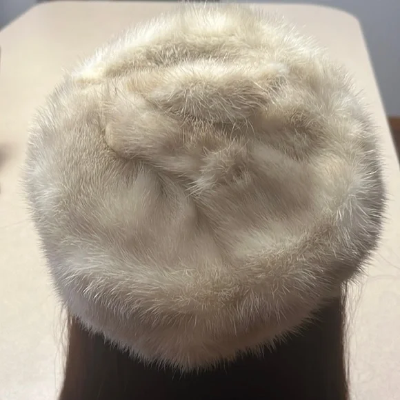 Marshall Fields & Company | Accessories | Mink Fur Vintage  display picture 1